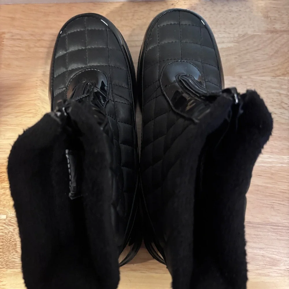 Totes Black Quilted Boots 6W Faux Fur Lined Zip Front Winter Snow‎ Boots Women